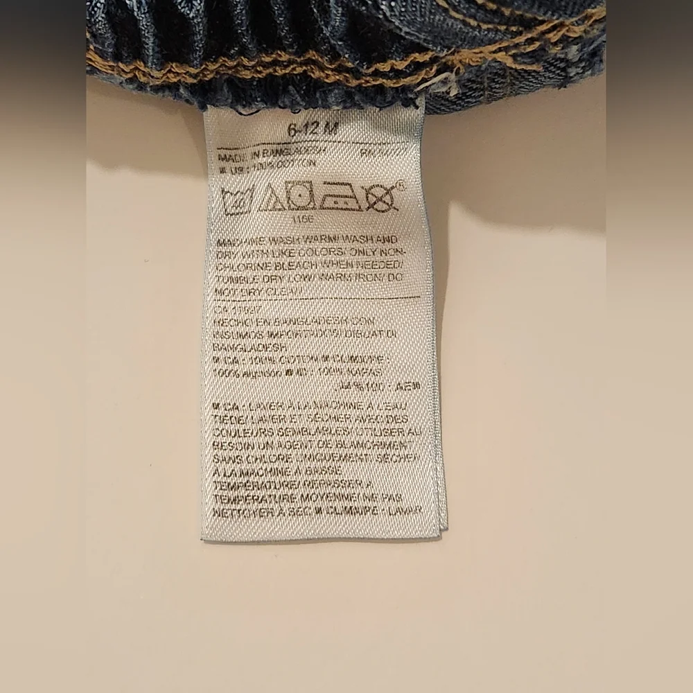 Old‎ Navy ruffled denim bloomer shorts 6-12 months